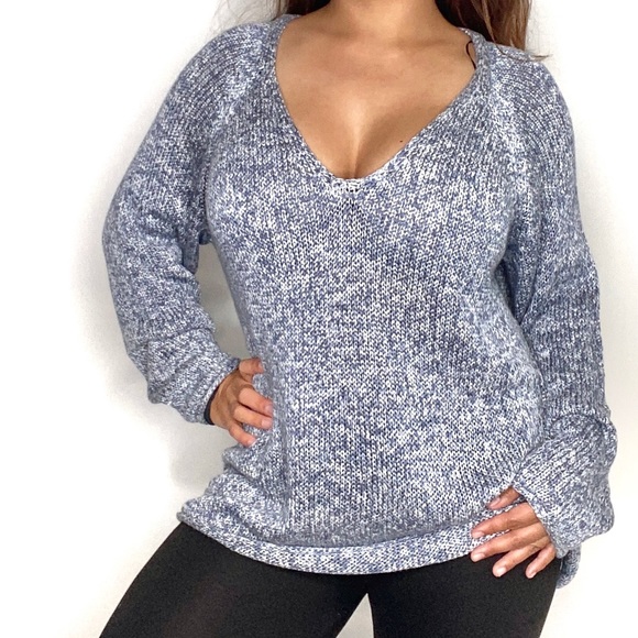 H&M Sweaters - H&M Comfy Blue White Knit V-Neck Sweater L